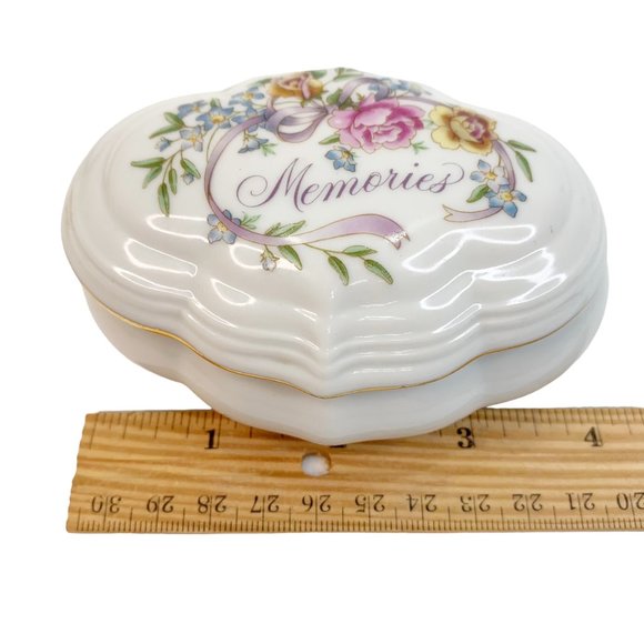 Vintage Avon Music Box Memories are for Sharing Trinket Jewelry Ring Coin 1983 - Picture 9 of 10